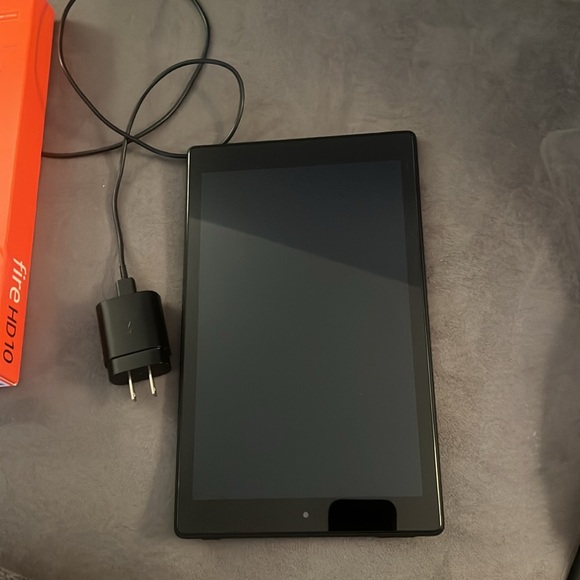 AMAZON FIRE HD 10 With Alexa - Picture 7 of 8